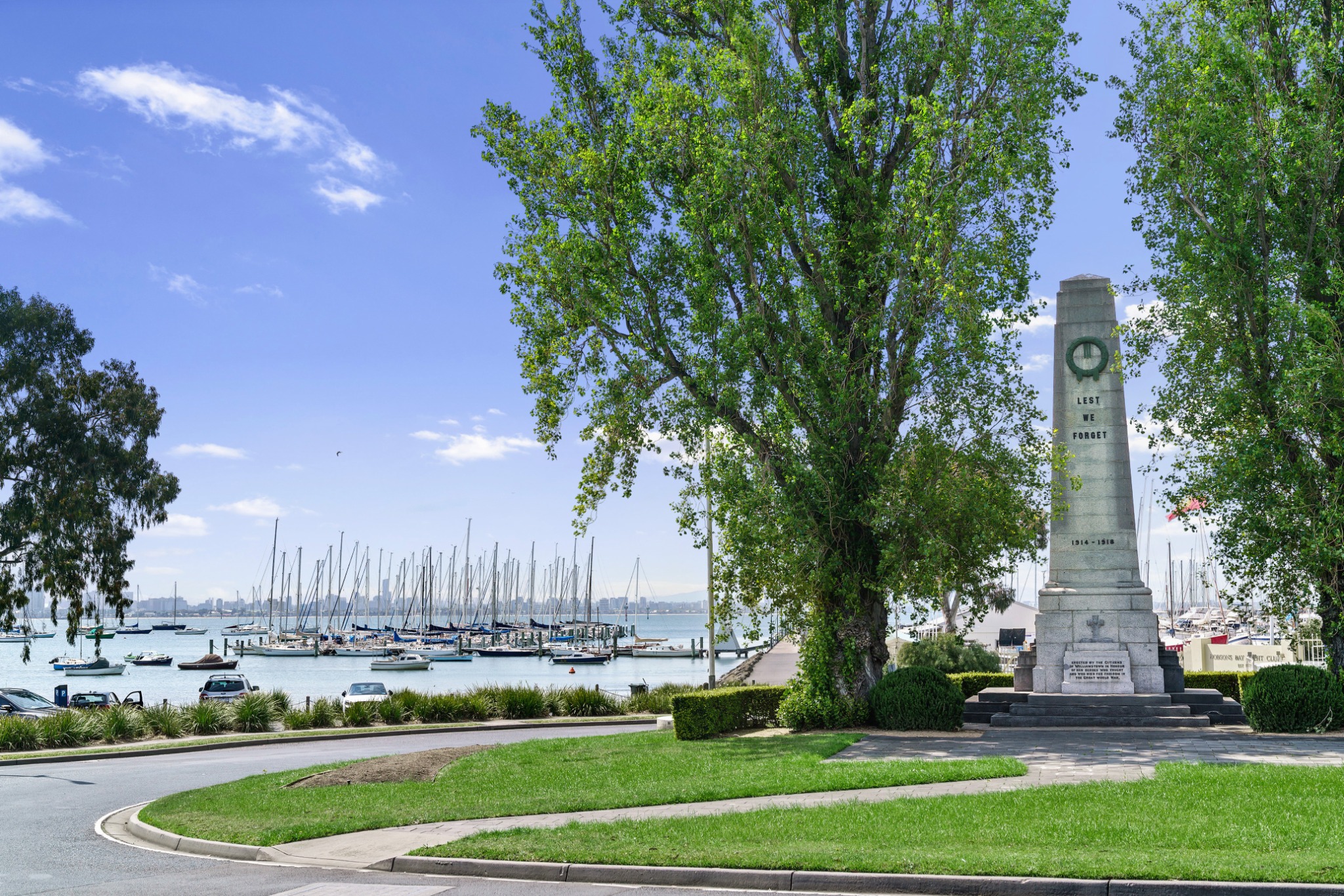 Williamstown waterfront, boats and the memorial at Commonwealth Reserve